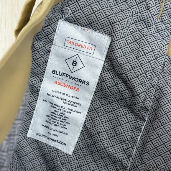 Bluffworks Ascender Mens Khaki Flat Front Tailored Fit Chino Pants Size 32x32 - Picture 9 of 11